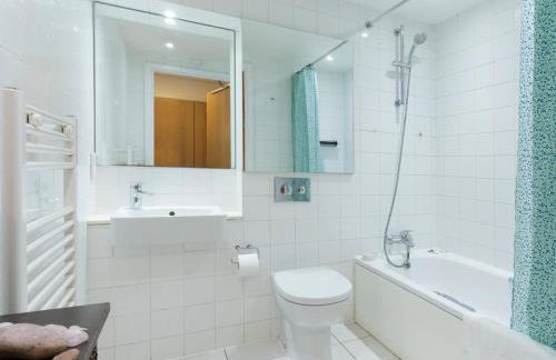 Spacious 2BR Flat Near Camden & Kings Cross Tube - Pass the Keys - Foto 8