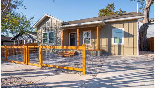 Escape to 4br/3ba Brand New Downtown Home - Foto 3, Other