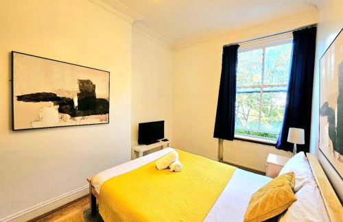Beautiful Kensington Home with 4 beds, only 3 Minutes walk to Earls Court Station - Photo 20