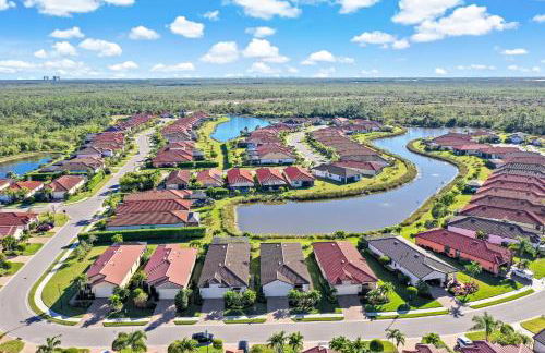 Modern waterfront home in Artesia with pool/gym - Photo 38