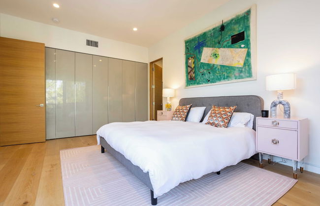 Luxe Weho Villa, Walk to Melrose Ave, Pool + Hot Tub North Vista by Avantstay - Photo 33