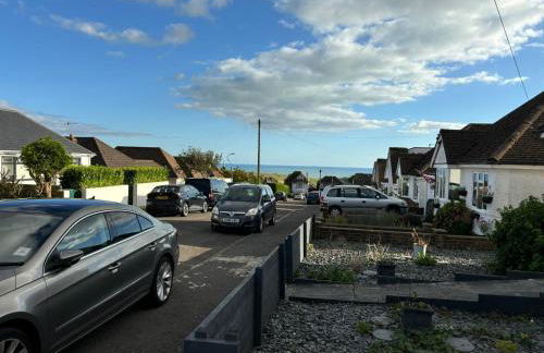 Brighton Bungalow Spacious 3BR, contractor friendly, close to University & near AMEX Stadium, parking,free WIFI,Garden & BBQ, Mobility challenged friendly - Foto 25