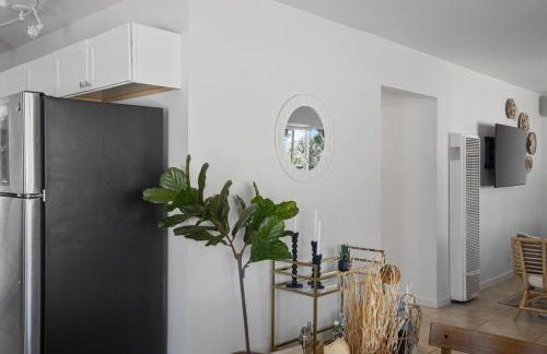 15 min to JT Park Hot Tub Cute Design Full Kitchen - Foto 6