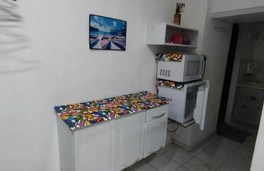 Seu Apto Praia da Costa 6 com Cama Casal e Opcional Pequena Cama Solteiro Simples Barato Local Excelente Ar Cond TV Microondas Todo seu Centro - Foto 13