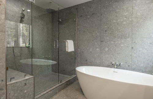 New Luxury Free Standing 4BR 4 and a halfBA Home Obsidian Reserve #146 Priv Hot Tub, 2-Car Garage Great Views - Foto 31