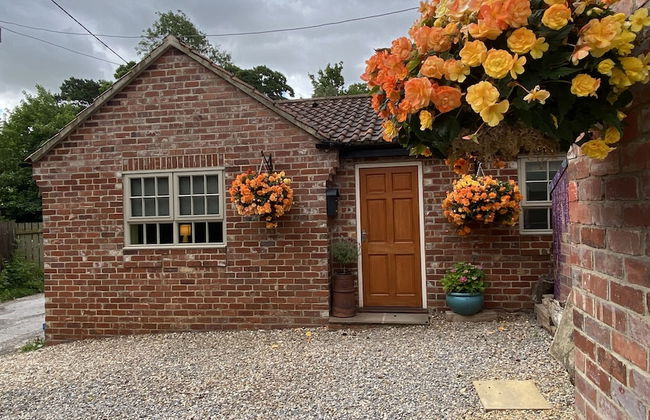 Private Annex, Parking, Wifi, 2mins to J48 A1 M1 - Foto 1