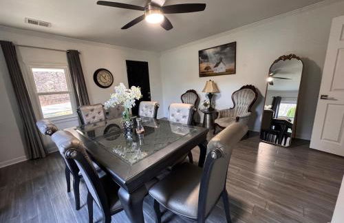 Rose Porch, Historic home on acre lot 25 min from Nashville - Photo 8