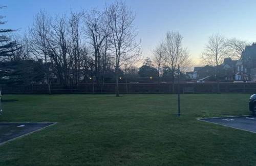 2BR Apt FREE parking Royal Lpool Golf Course Views - Foto 9