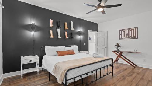 Grandma's Farm on 6 acres with Lighted Barn and River Access - Foto 3