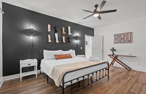 Grandma's Farm on 6 acres with Lighted Barn and River Access - Foto 3