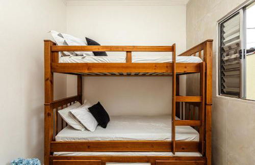 Casa confortável para Famílias e Grupos com Ar-condicionado em Praia Grande - Foto 26