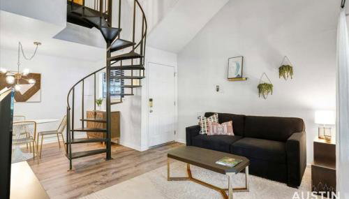 Cool Down On Riverside Free Parking and Shared Pool - Photo 3