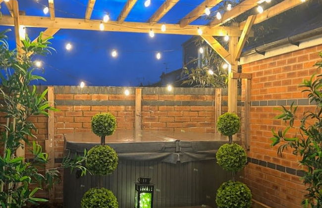 The Cheshire Gathering - Hot Tub 8 Bedroom - Photo 25