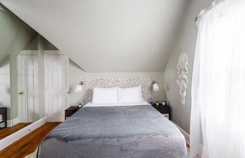 Charming 2BR Getaway with Modern Comforts - Foto 6