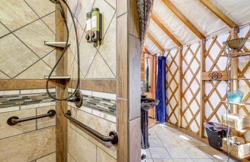 Glamping with Mountain Views! Newport Yurt Retreat! - Foto 20