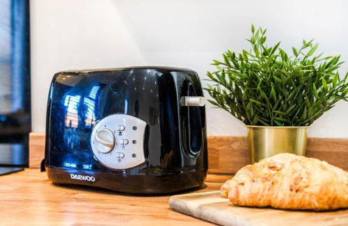 Free parking, Private Garden and Netflix, Charming Elegant 2 bedroom House Nottingham - Photo 33