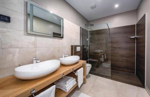 Five-Bedroom Holiday Home In Zminj - Photo 33