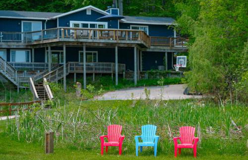 Waterfront Deck and Dock Torch Lake Home! - Foto 34