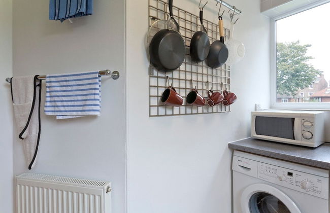 Poplar House Serviced Apartments - Photo 10