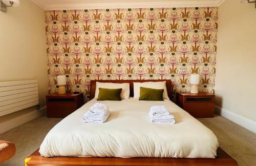 5 Bed Luxury Townhouse with Hot Tub, Rooftop Terrace, Perfect for Groups, Near Cruise Terminal - Foto 38