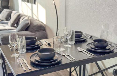 Bright & Spacious in Iconic LA Neighborhood Free parking - 10mins to Cedars - Photo 13