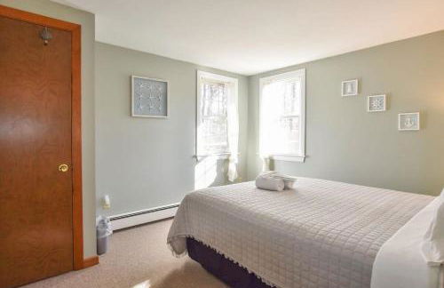 Peace and Quiet & Spacious Back Deck - Foto 13