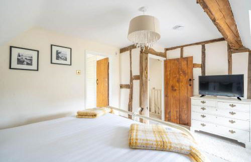 Cotswold Thatched Cottage - Photo 30