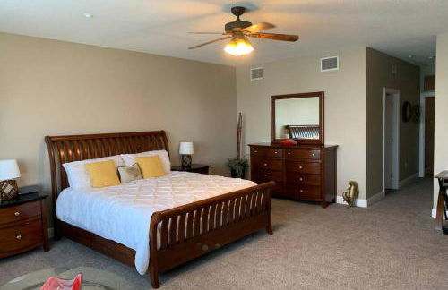 Luxury and Spacious Waterside Getaway - Foto 34