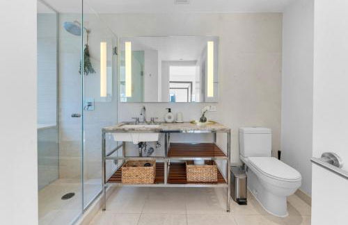 Lavish Two-Story Retreat in the Heart of Manhattan - Foto 38