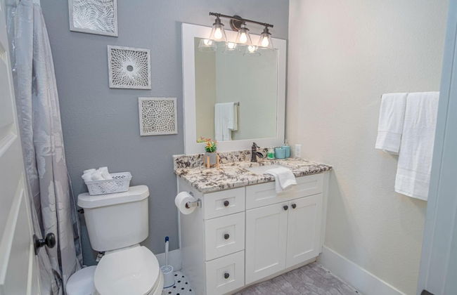 Incredible New 3BR 2BA Near Downtown - Foto 17