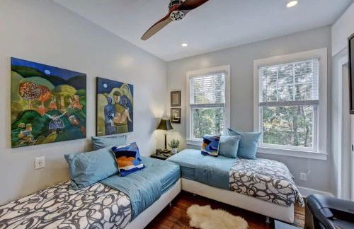 Modern 2BR Condo with Sunroom near Uptown - Foto 22