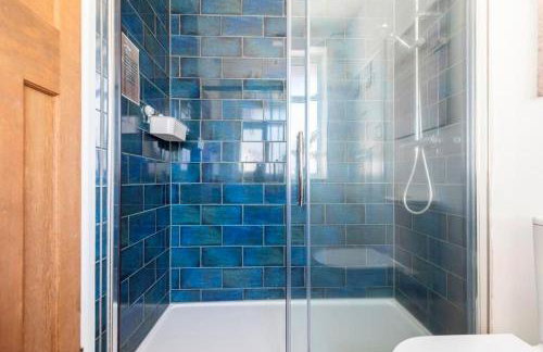 DRIFTWOOD by BOURNECOAST - An Exquisite Chalet Bungalow with a Sauna, BBQ Hut and Garden - HB6339 - Foto 44