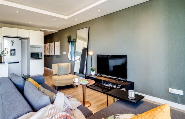 Urban Chic Apartment Close to Waterfront Warwick - Photo 18