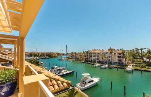 Beautiful penthouse overlooking marina channels - Foto 3