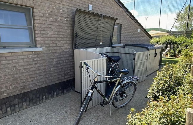 Stylish Westende Getaway - Photo 13