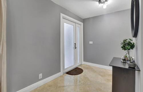 Boca Beauty - Stylish Home With Pool 3 Bedroom Home by RedAwning - Foto 22