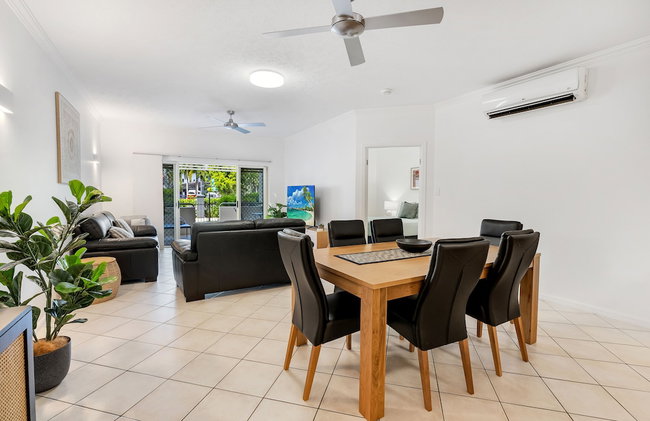 Spacious 3-beds w Direct Access to Pool - Photo 18