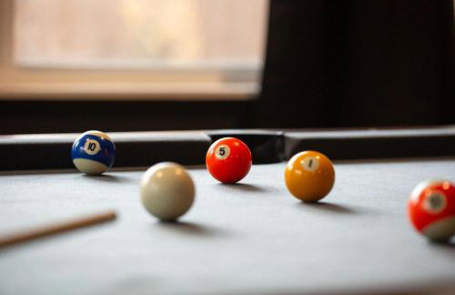 Spacious Retreat with Pool & Hot Tub - 10 Minutes to Downtown - Foto 30