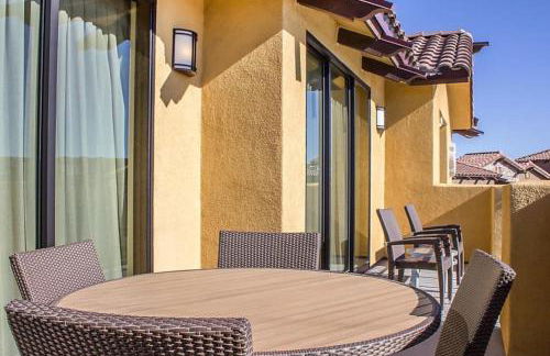 Beautiful Studio Apt in a great resort setting with fountains, courtyards, and pool with bar - Foto 16