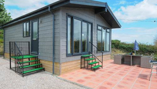 Midway Lodge - Photo 3