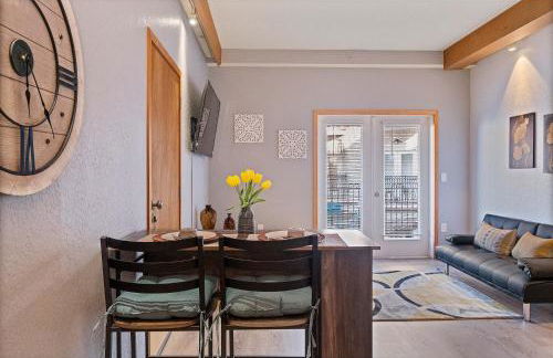 Couples Getaway - Sweet Retreat - European Village Best Location - Foto 20