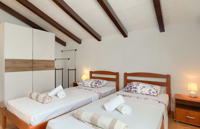 Holiday Home in Segotici With Private Pool - Foto 2