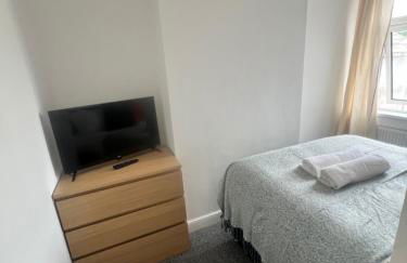 Live Like a Local in Barry, 4-Bed Home Near the Beach, Dog-Friendly, with all the Gavin & Stacey Charm! - Foto 15