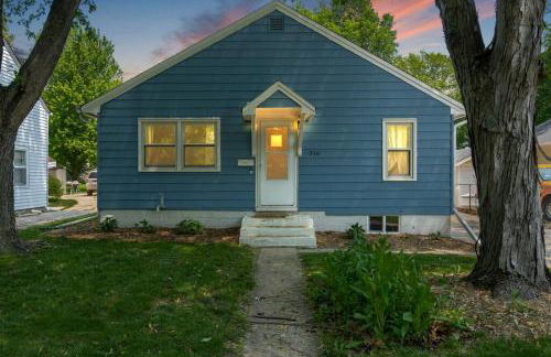 The Hideaway on Hazel- Luxury Smart Home w Hot Tub - Foto 24