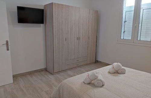 CASA PIRÁMIDE 2. Terraza WiFi y Parking Privado - Foto 11