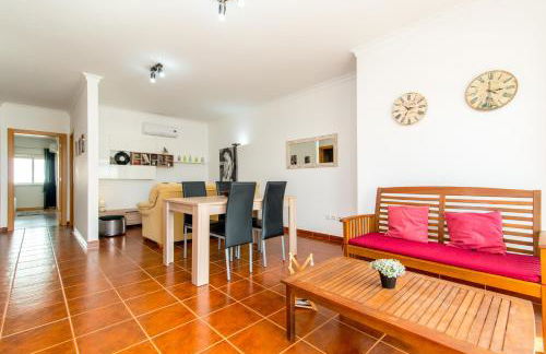 Santa Luzia Residence by Algartur - 5 mins Downtown - AC - Pool - Wi-Fi - Smart TV - Foto 9