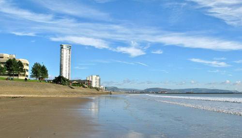 Lovely 2-Bedrooms Apartment Step to The Beach - Foto 2