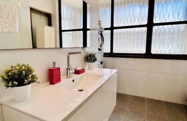 Elegant Apt with Balcony & Sea View by FeelHome - Photo 23