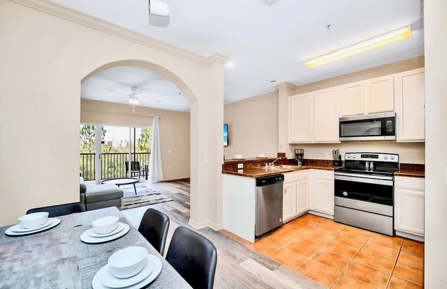 Modern 2BR Condo - Near Disney Pool Hot Tub - Foto 11