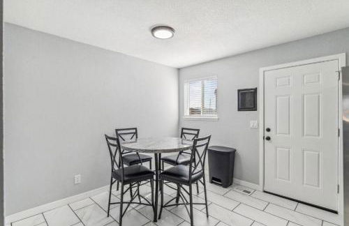 All New! Convenient Location! Sleeps 6 - Foto 17